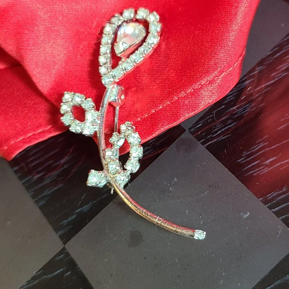 Vintage Brooch For Sale ✅Fast Shipping ✅ ✅USPS Tracking✅ ✅Private Offers…